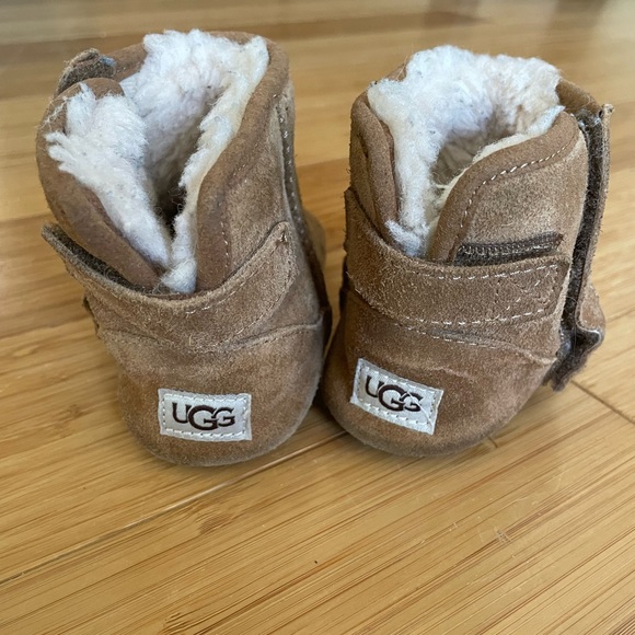 UGG Winter Boots with rubber sole-Size Infant 4/5 - Picture 3 of 5